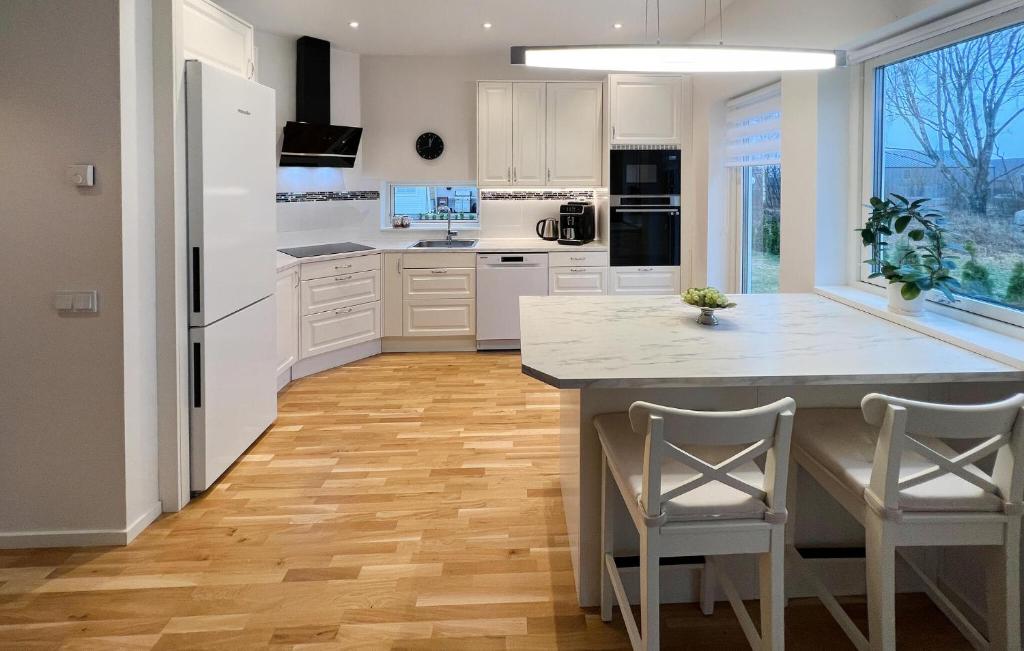 Lovely Home In Kumla With Kitchen photo 2