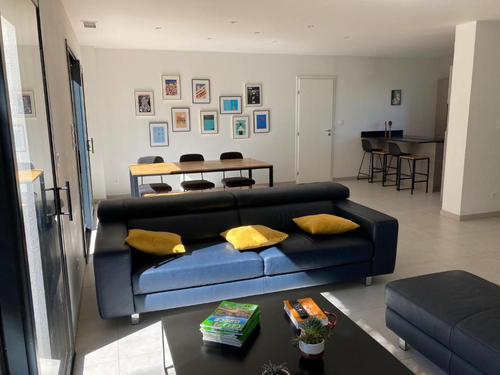 Villa contemporaine avec piscine photo 1