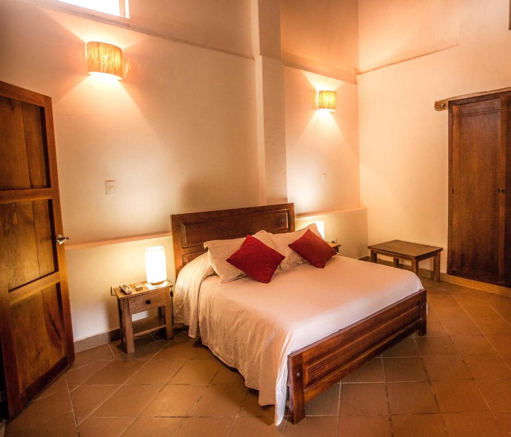 La Casa Amarilla photo 1