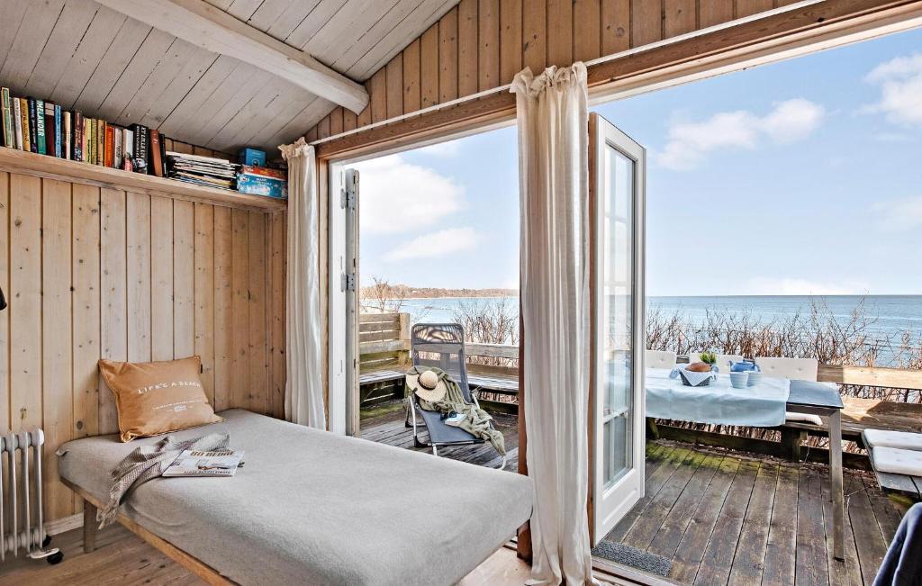 Beautiful Home In Dronningmlle With House Sea View photo 4