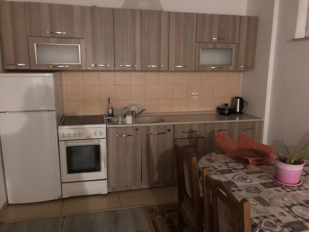 Dardani apart photo 4