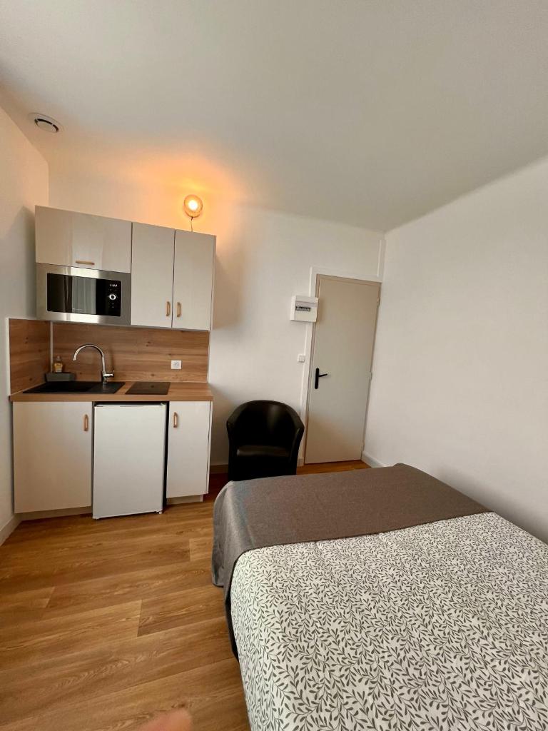 Studio 2 pers face gare SNCF Appart Hotel le Cygne D1 photo 4