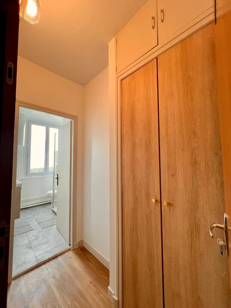 Studio 2 pers face gare SNCF Appart Hotel le Cygne D1 photo 3