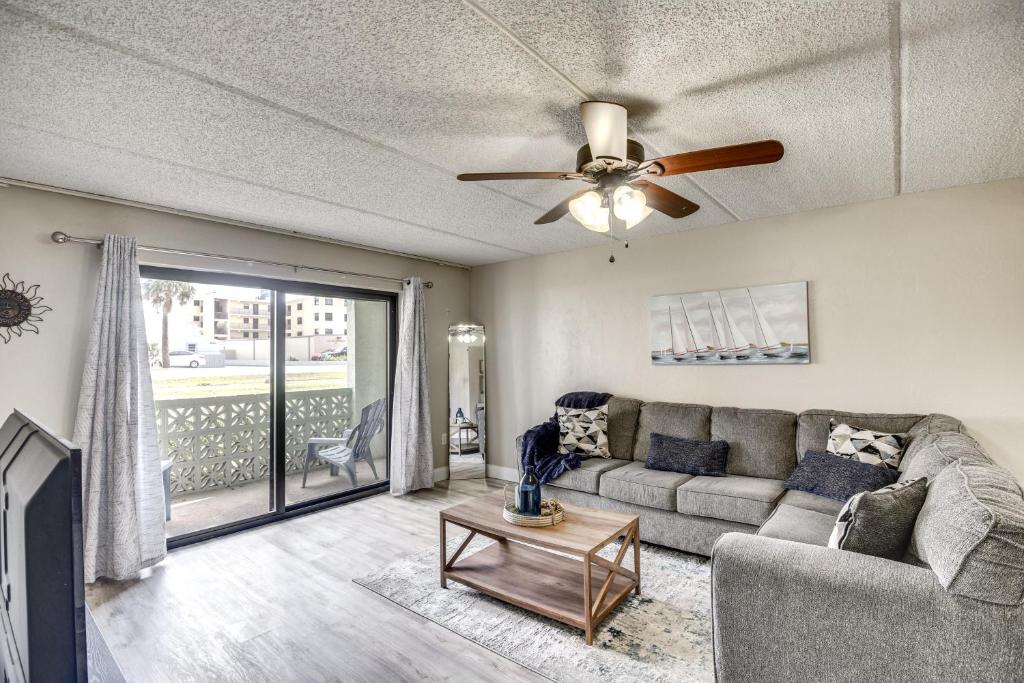 Daytona Condo with Community Pool, Walk to Beach! photo 4