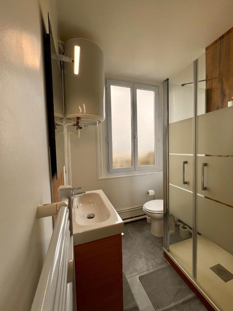 Studio 2 pers face gare SNCF Appart Hotel le Cygne D1 photo 2