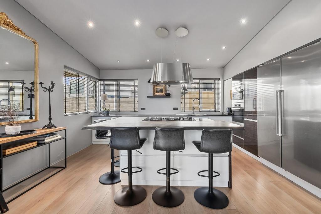 Luxurious large home Perfect for your group photo 4