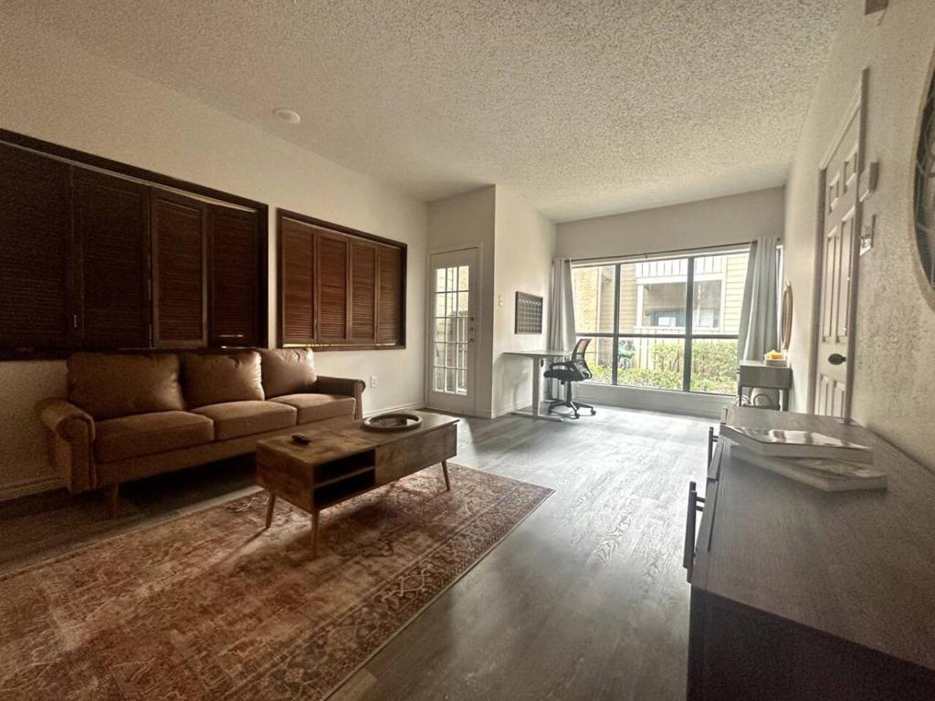 Cozy Rustic Condo w Pool ,Patio, Mailbox image