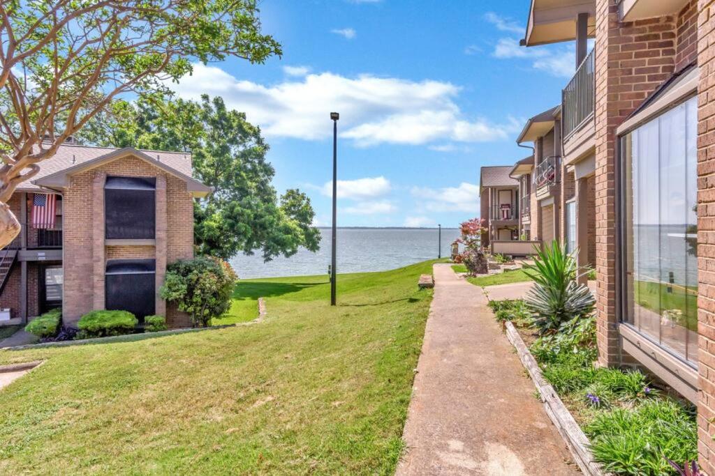 Modern Designed, Lakefront Home in Garland photo 2