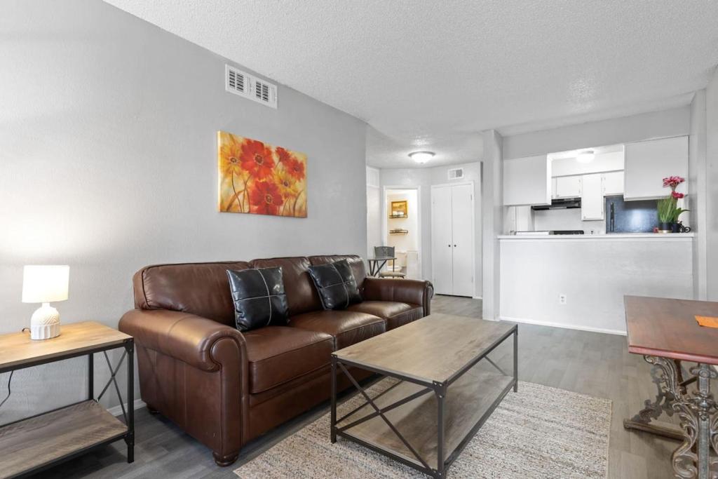 CUTE APARTMENT PERFECT FOR LONG TERM STAYS image