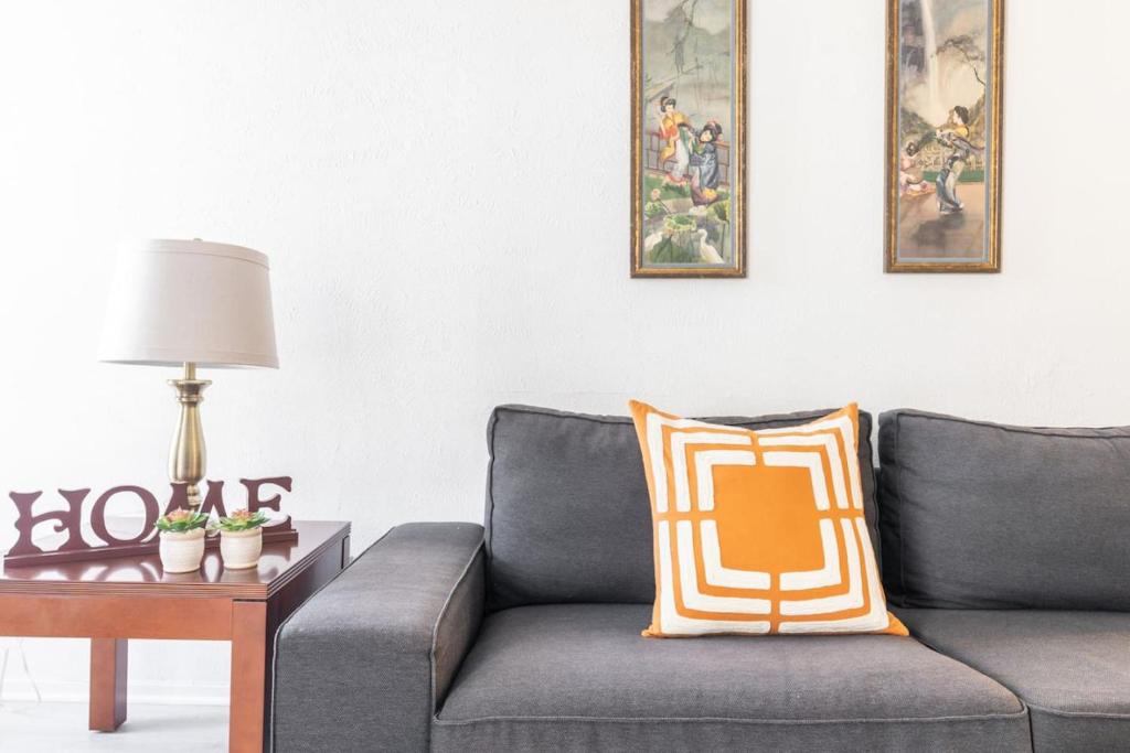 Simplicity At Its Finest One Bed One Bath in DFW image