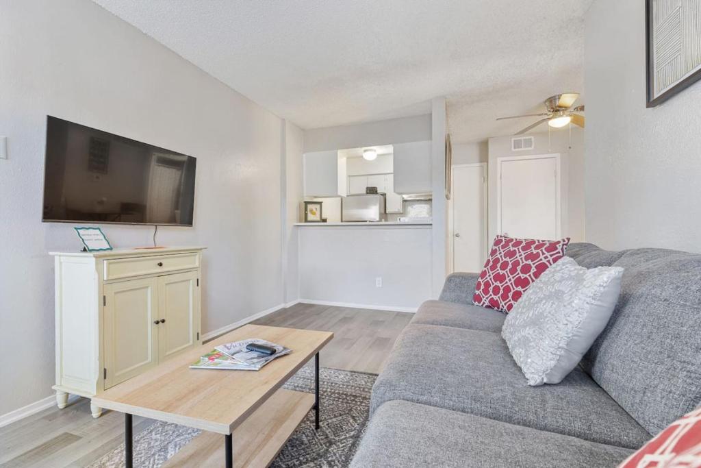 AFFORDABILITY AT ITS FINEST COZY 1 BED 1 BATH image