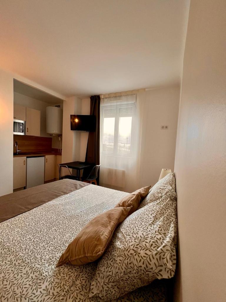 Studio 2 pers face gare SNCF Appart Hotel le Cygne D2 photo 1