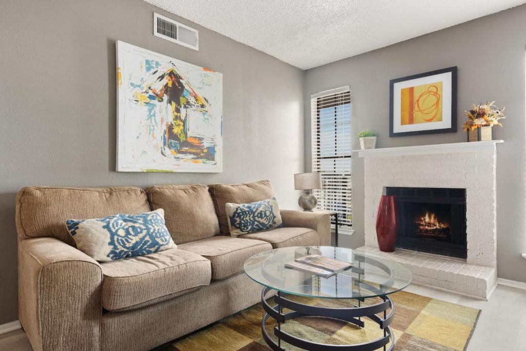 One Bed One Bath Affordable Apt With Balcony image