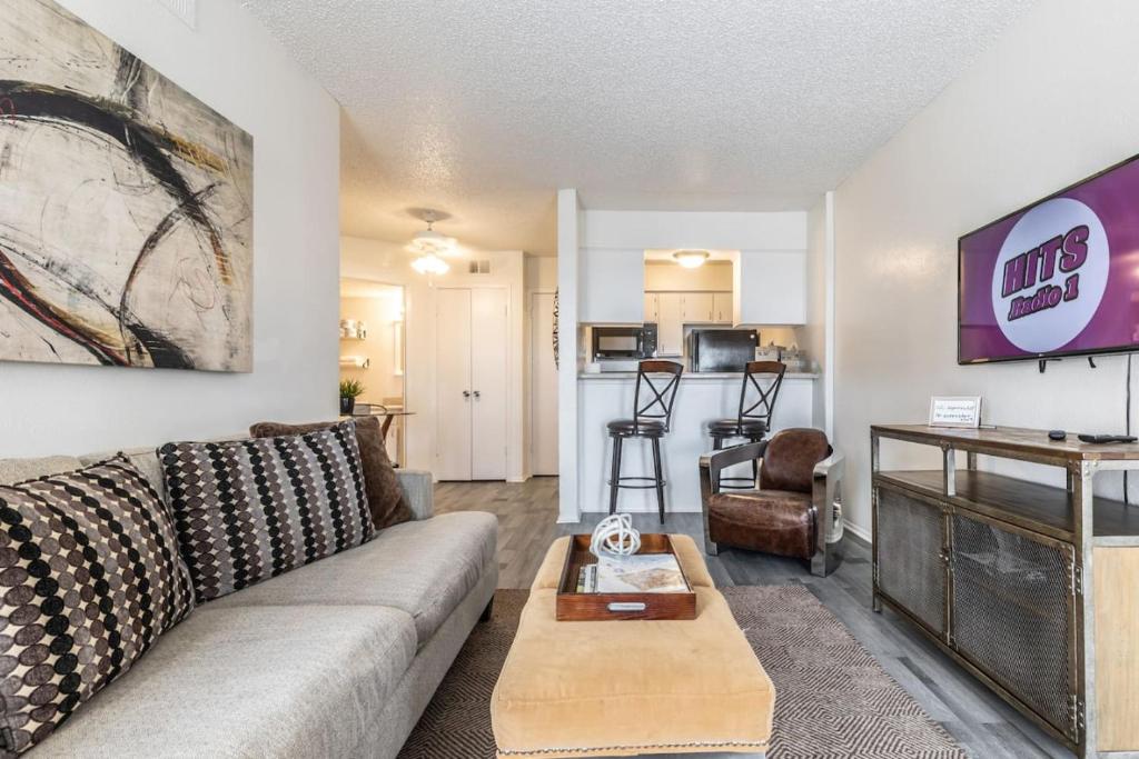 Cozy North Dallas One Bedroom Stay image