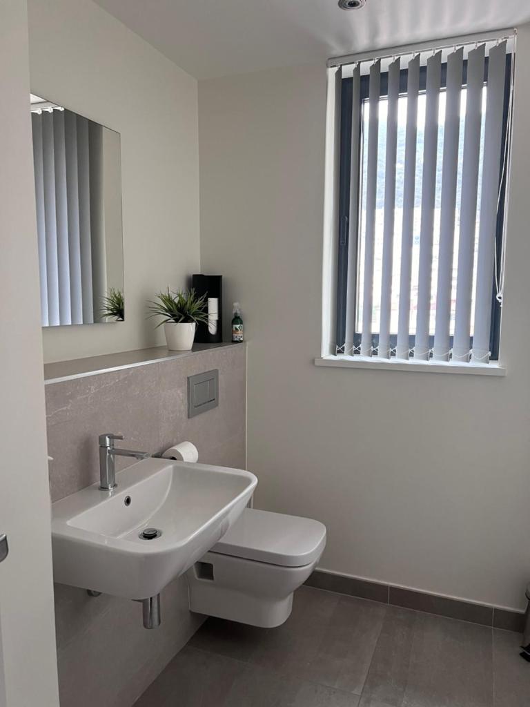 Deluxe 1-bed apartment in the city centre photo 1