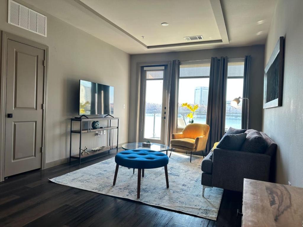 Lakeside Living w Trails, Music, Local Boutiques image