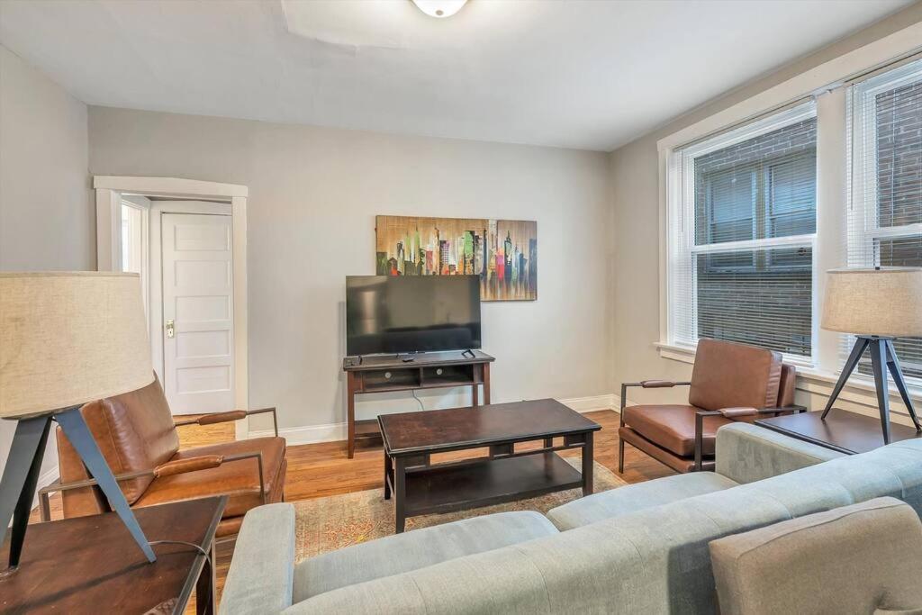 Beautiful Brand New Tower Grove Unit 1n photo 2