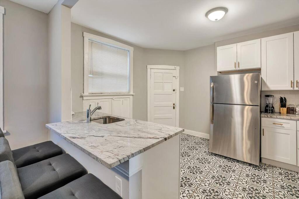 Beautiful Brand New Tower Grove Unit 1n photo 3