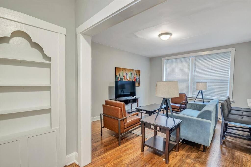 Beautiful Brand New Tower Grove Unit 1n photo 1