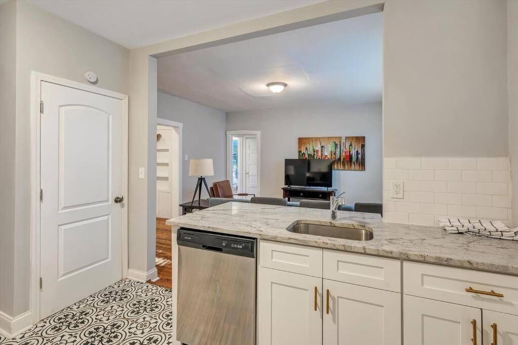 Beautiful Brand New Tower Grove Unit 1n photo 4