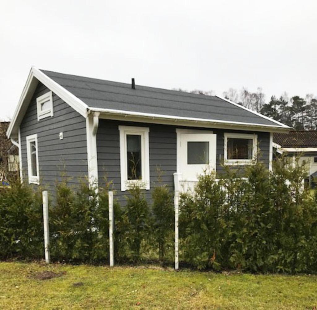 Nice little cottage in picturesque Tonnersa beach village, near Halmstad