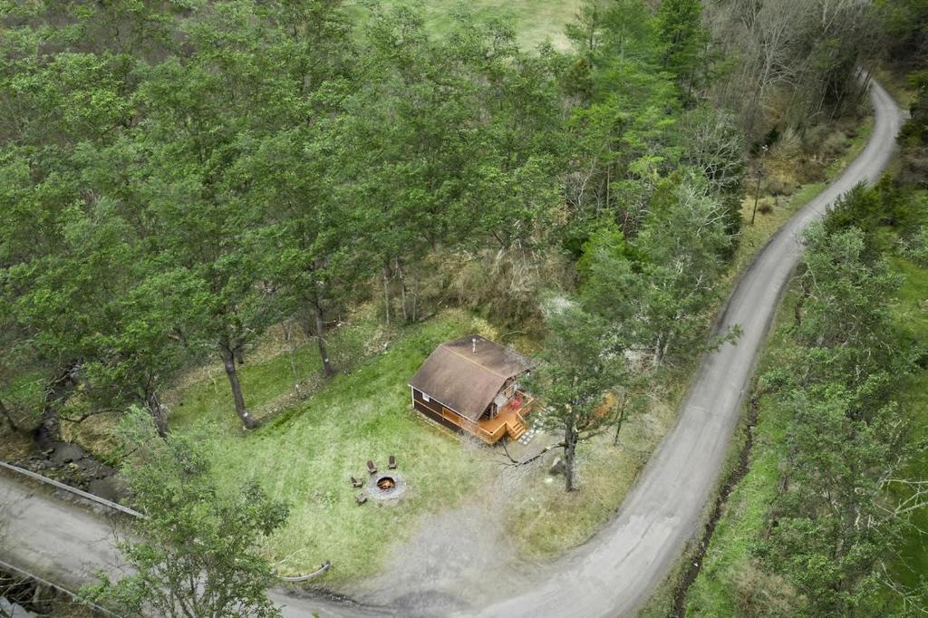 Creekside Cabin w Fire Pit Grill WiFi photo 3