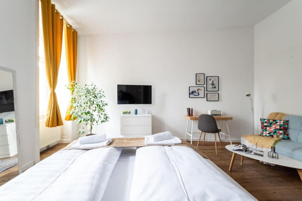 Lite 1BR Near Metro & Center by HM - Tap to explore photos