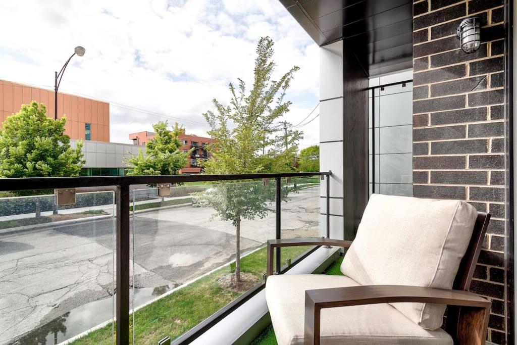Stunning Duplex Condo #1 - Downtown River North - Tap to explore photos