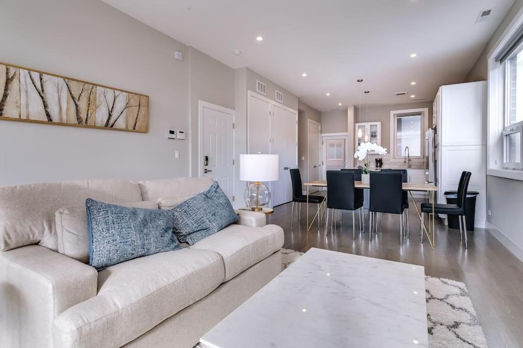 Stunning Condo #2 - Downtown River North photo 3