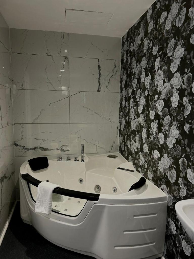 G Boutique Hotel - Tap to explore photos