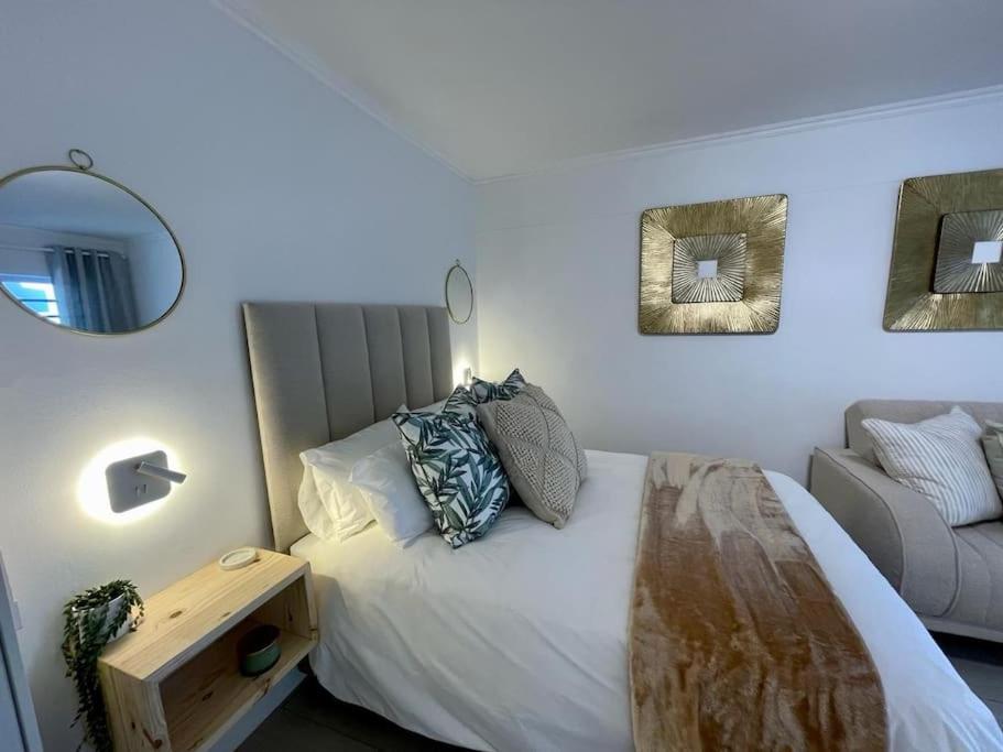 Knysna Studio Luxury Escape at HeadsView! photo 2