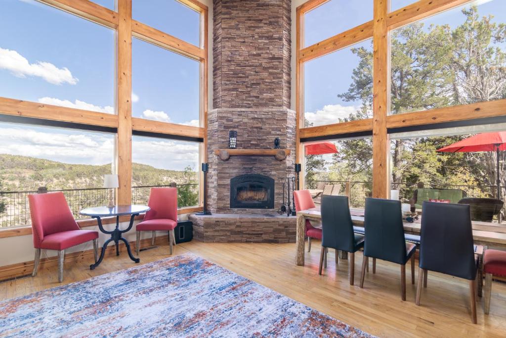 Rustic Pine- Secluded Mountain Retreat Near Zion National Park image