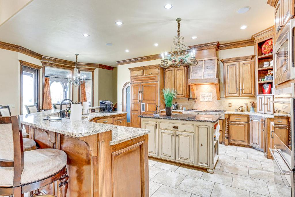 Spacious Edmond Vacation Rental with Shared Pool! photo 1