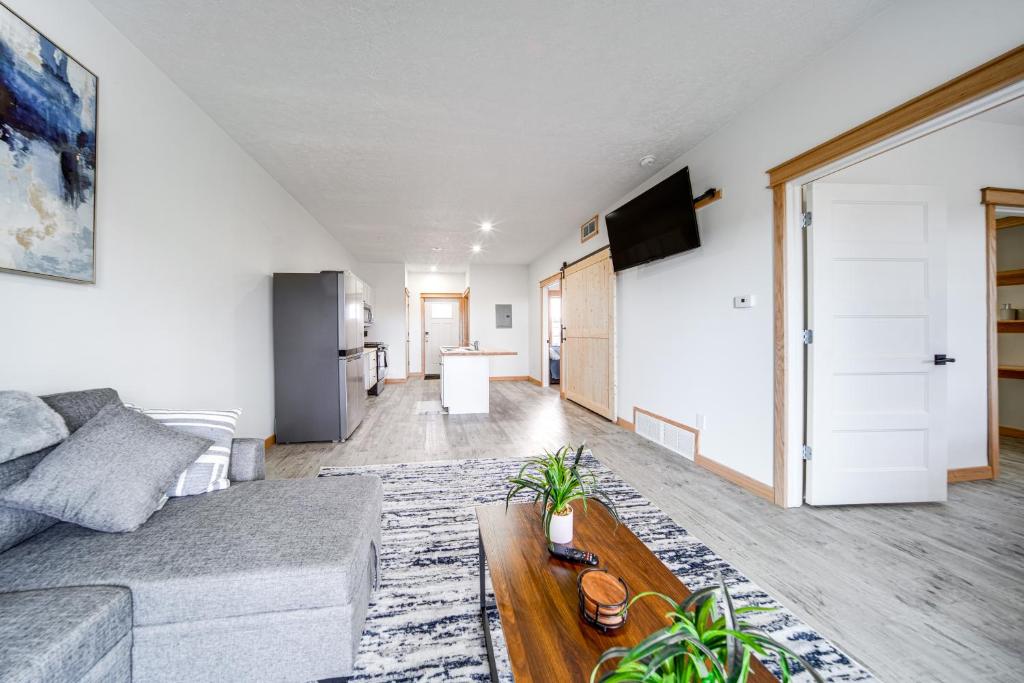 Pet-Friendly Condo with Golf Views Near Lake Erie! photo 4