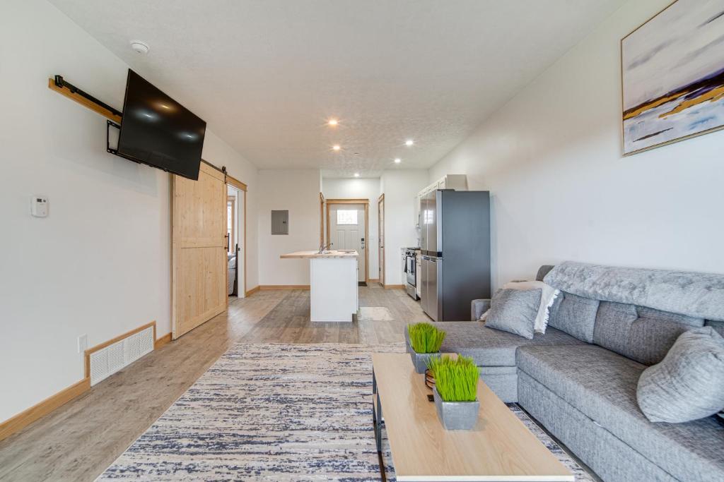 Golf-View Erie Condo about 4 Mi to Lake Pets Welcome! photo 3
