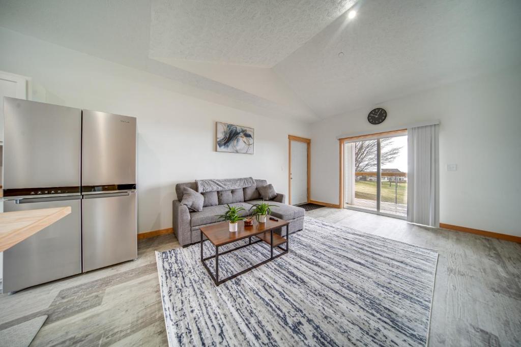Erie Condo Near Lake with Golf Views Pets Welcome! photo 4