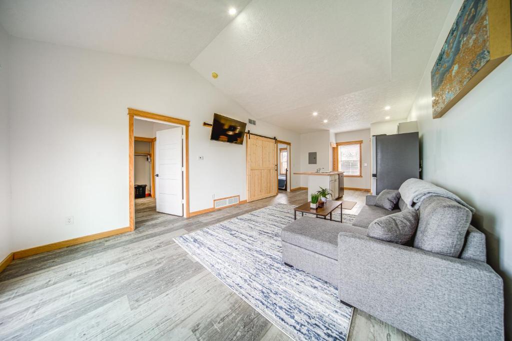 Pet-Friendly Erie Condo with Golf and Lake Views! photo 3