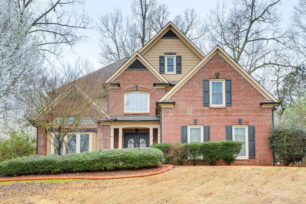 Modern Stone Mountain Home with Spacious Deck, Grill