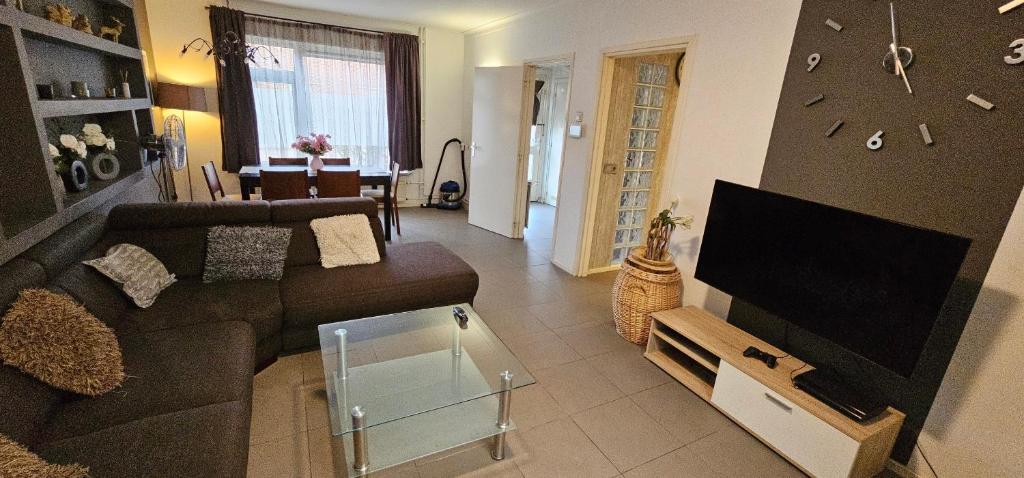 Entire house in Weert photo 2