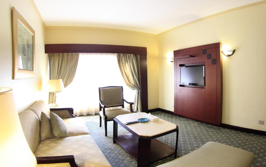 Сьюит (Стандартный люкс с 3 спальнями), Pyramisa Suites Hotel Cairo