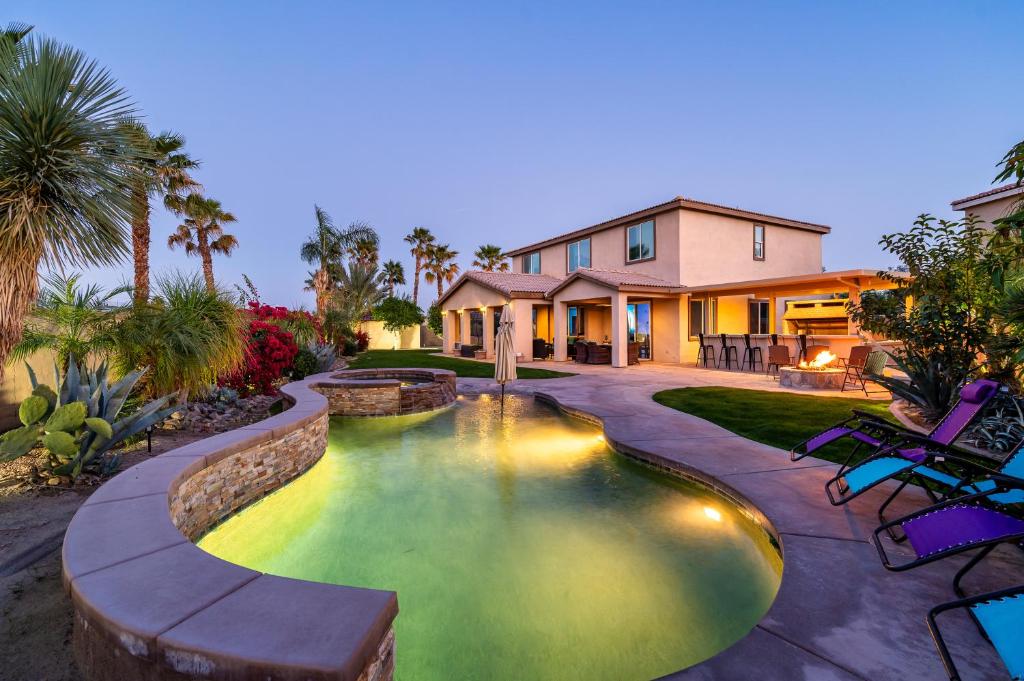 6BR gaming zone with heated pool and home theater living room photo 1