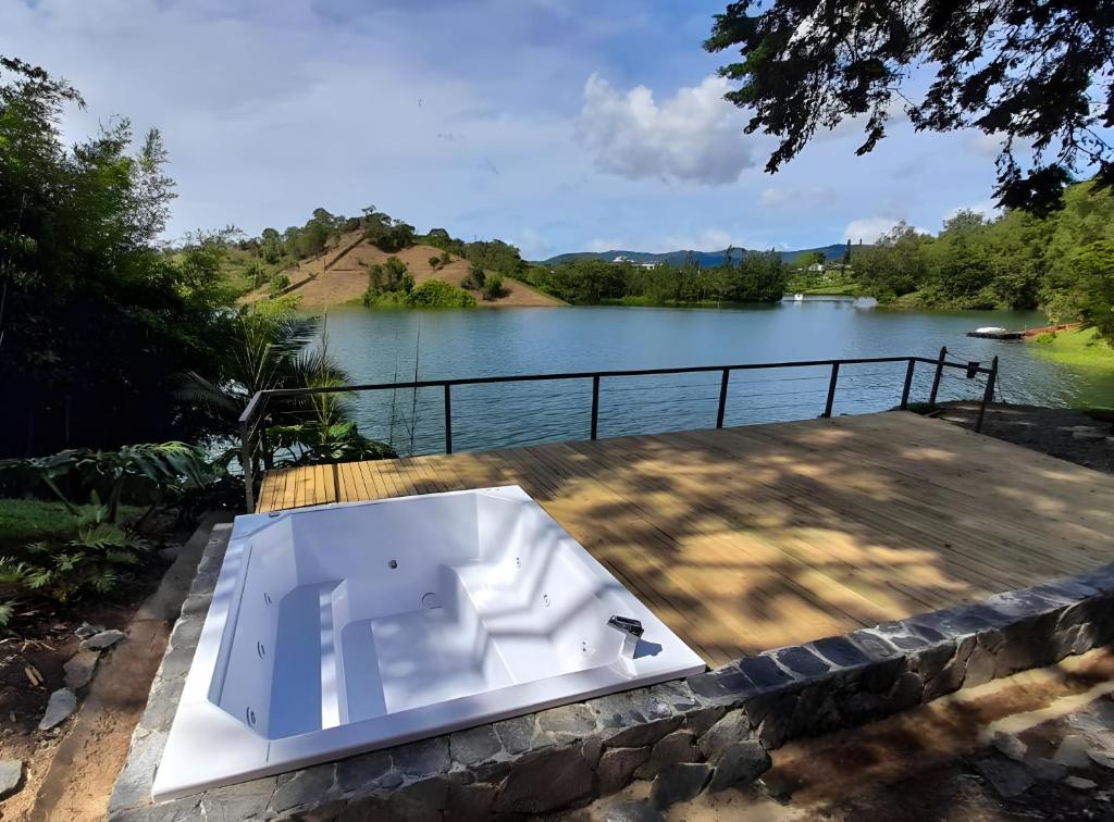 Cabaña del Lago con Jacuzzi en Guatapé photo 3