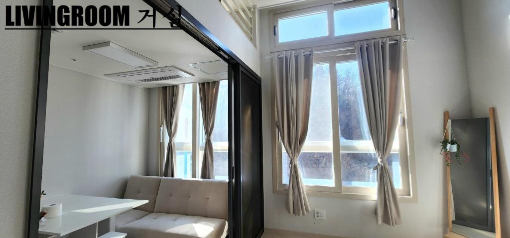 Near DMC, Fully furnished, Loft sturcture, New APT photo 4