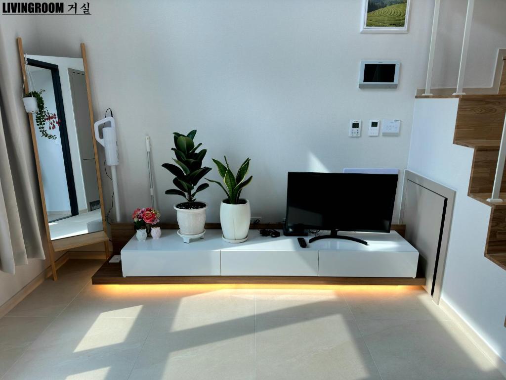 Near DMC, Fully furnished, Loft sturcture, New APT photo 2