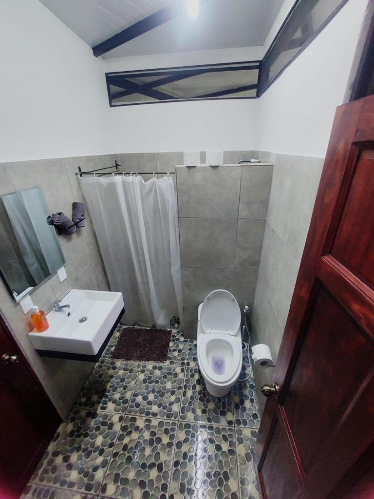 Villa Los Altos - Private Tree Suite Roof Top walk to Playa Chiquita photo 4