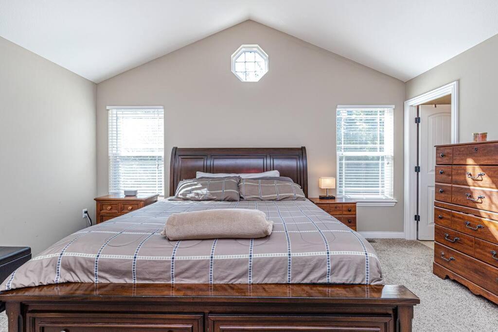 ~It's a Gem~Comfy Hideaway for R&R ~King Bed!~ photo 2