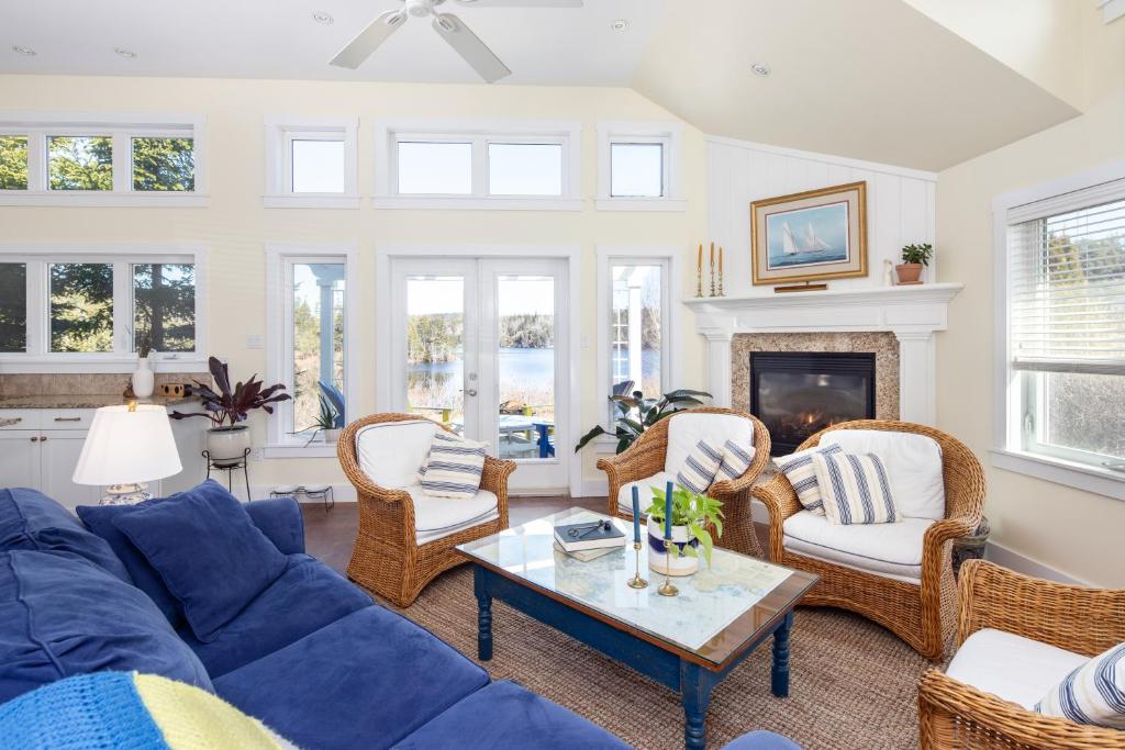 The Nest at Deep Cove photo 1