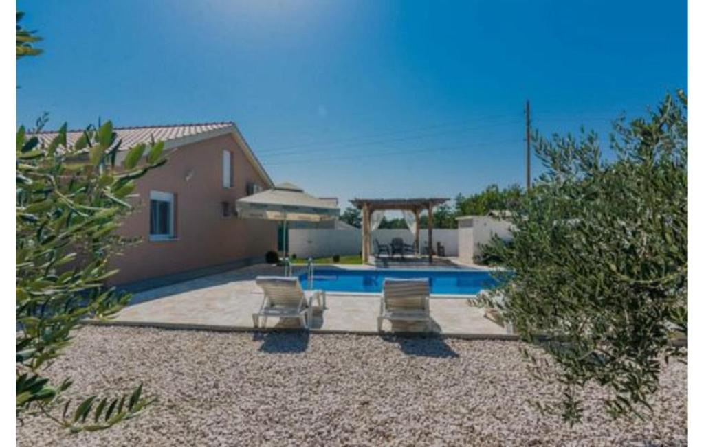 Holiday House Mell with pool photo 2