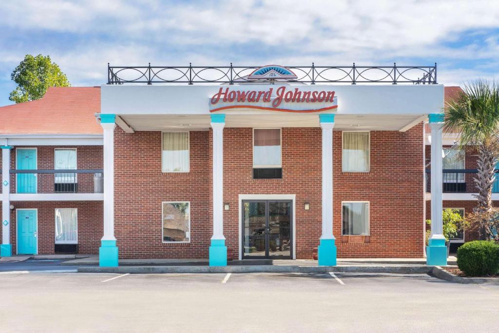 Howard Johnson by Wyndham Aiken image