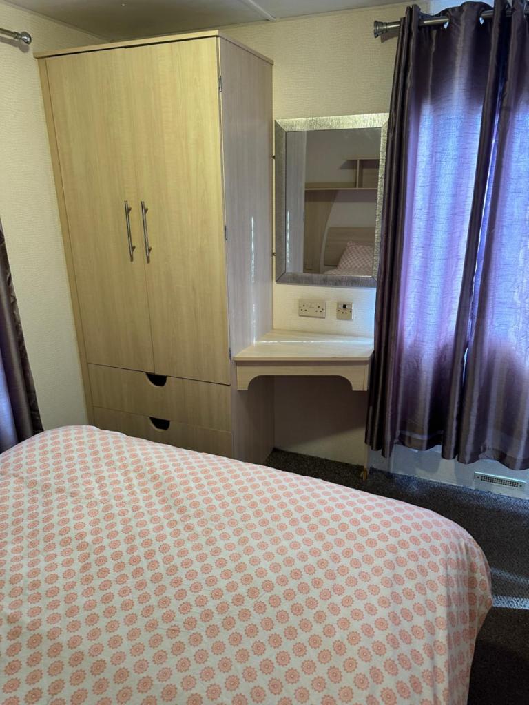 3 BEDROOM CARAVAN AT THE GRANGE HOLIDAY PARK, CHAPEL ROAD INGOLDMELLS photo 2